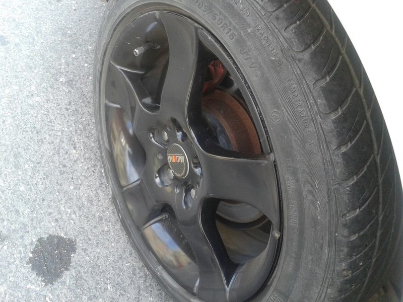 ok ok so dont look at the disk brake here its the before pic :P